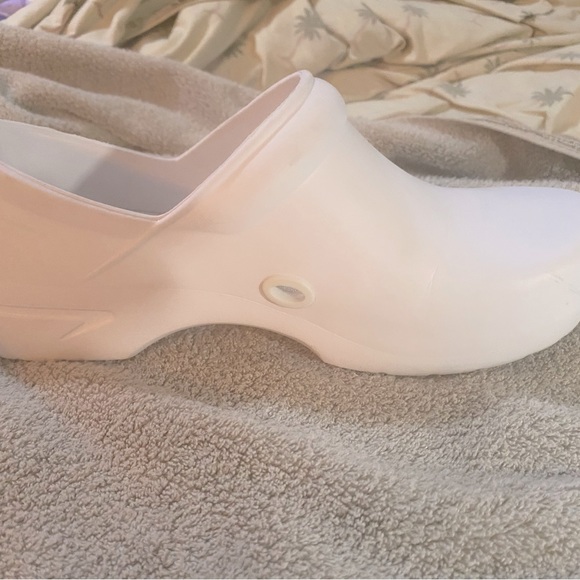 Guardian Angel White clogs for healthcare professionals - Picture 1 of 5